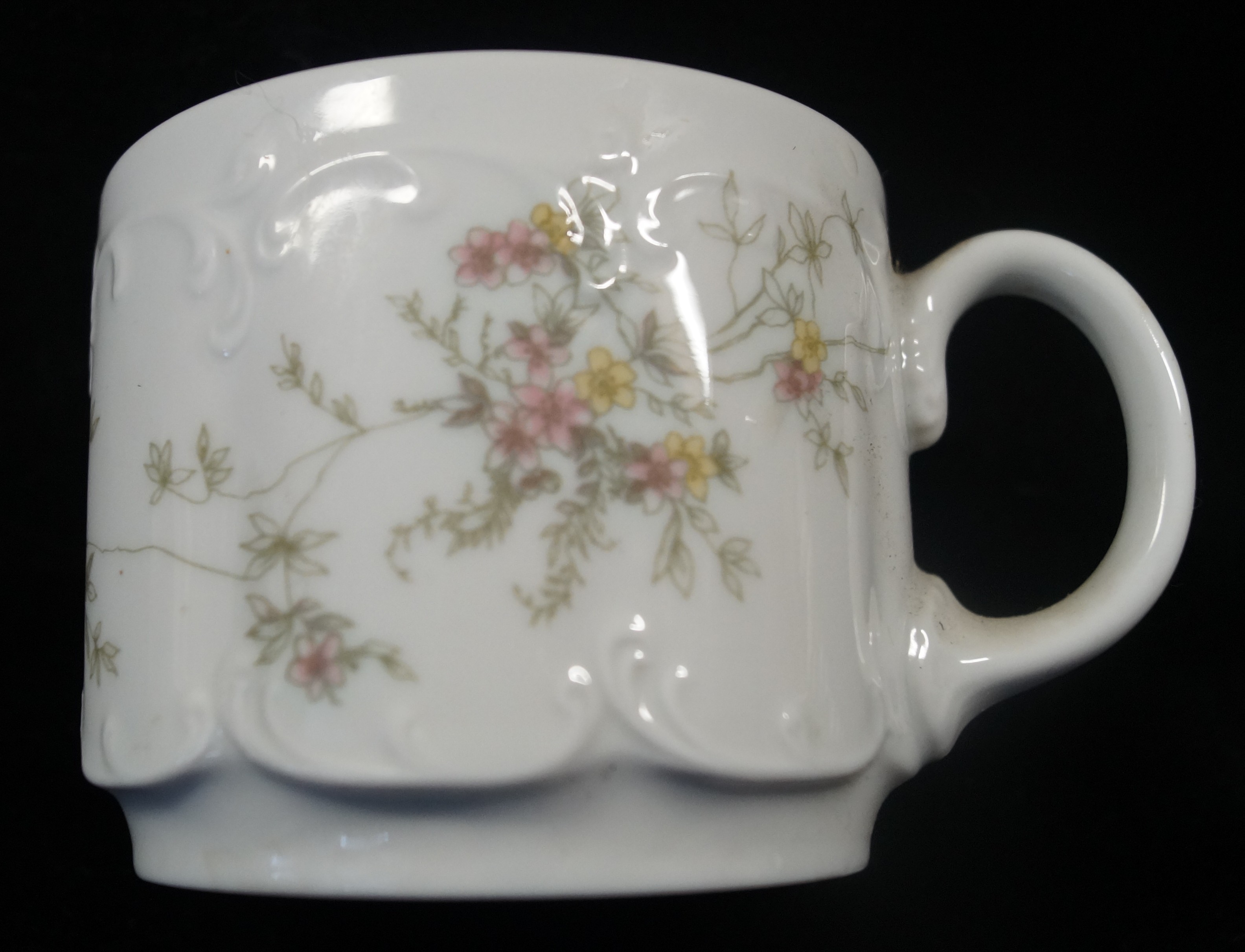 Rosenthal Monbijou Grüne Ranke - Hotel: Kaffeeobertasse H = 6,5 cm; Ø = 8 cm;  - etwas dickerer Scherben!