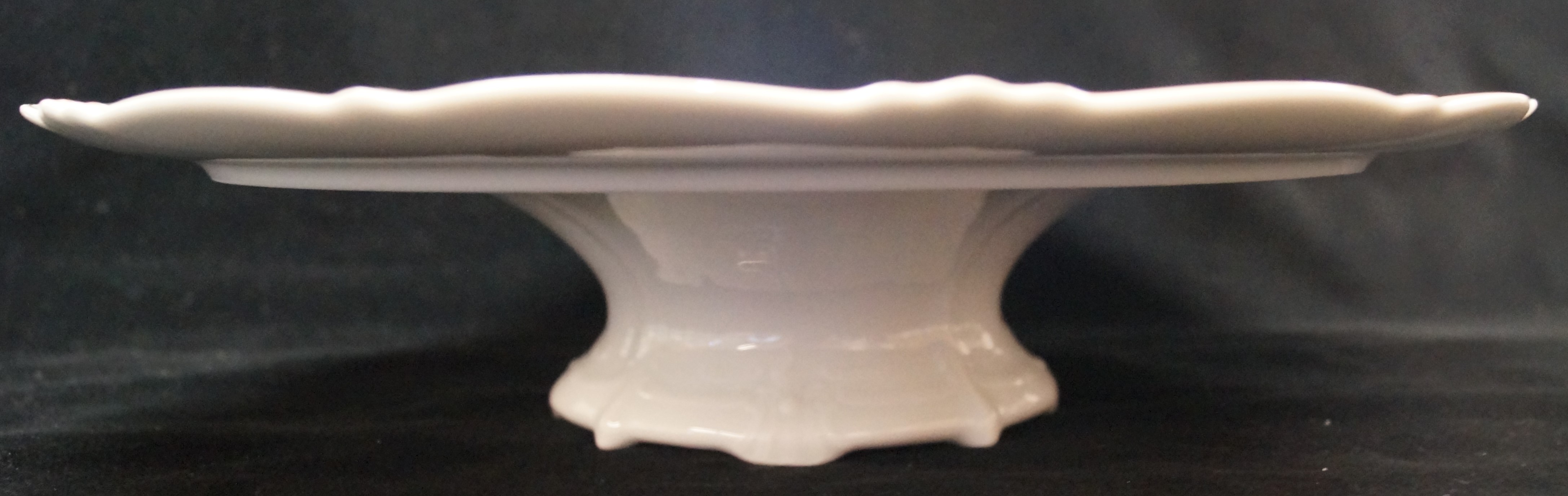 Hutschenreuther Baronesse Jacqueline: Tortenplatte auf Fuß 32 cm; Höhe 7 cm;