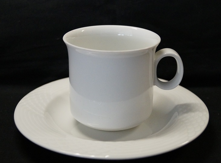 Hutschenreuther Scala Bianca - Weiss - glasiert: Kaffeetasse 2-tlg. 0,20 UT = 16 cm ltr. Hutschenreuther Scala Bianca - Weiss - glasiert: Kaffeetasse 2-tlg. 0,20 UT = 16 cm ltr.